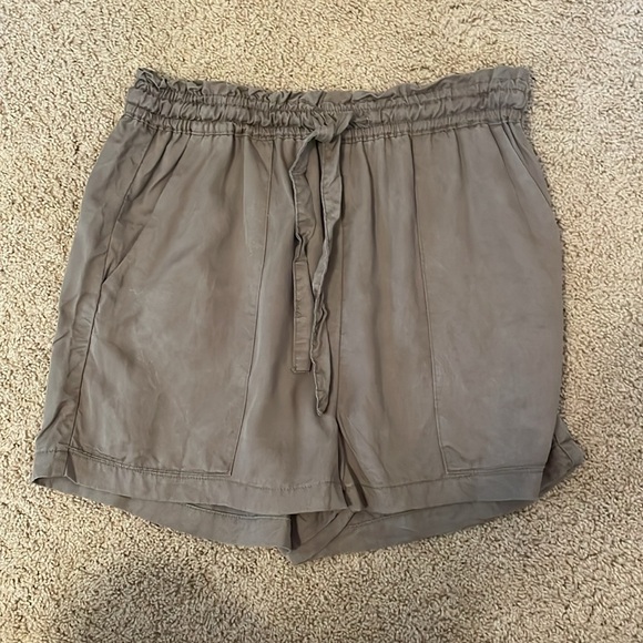 Japna Green Shorts - Picture 3 of 5